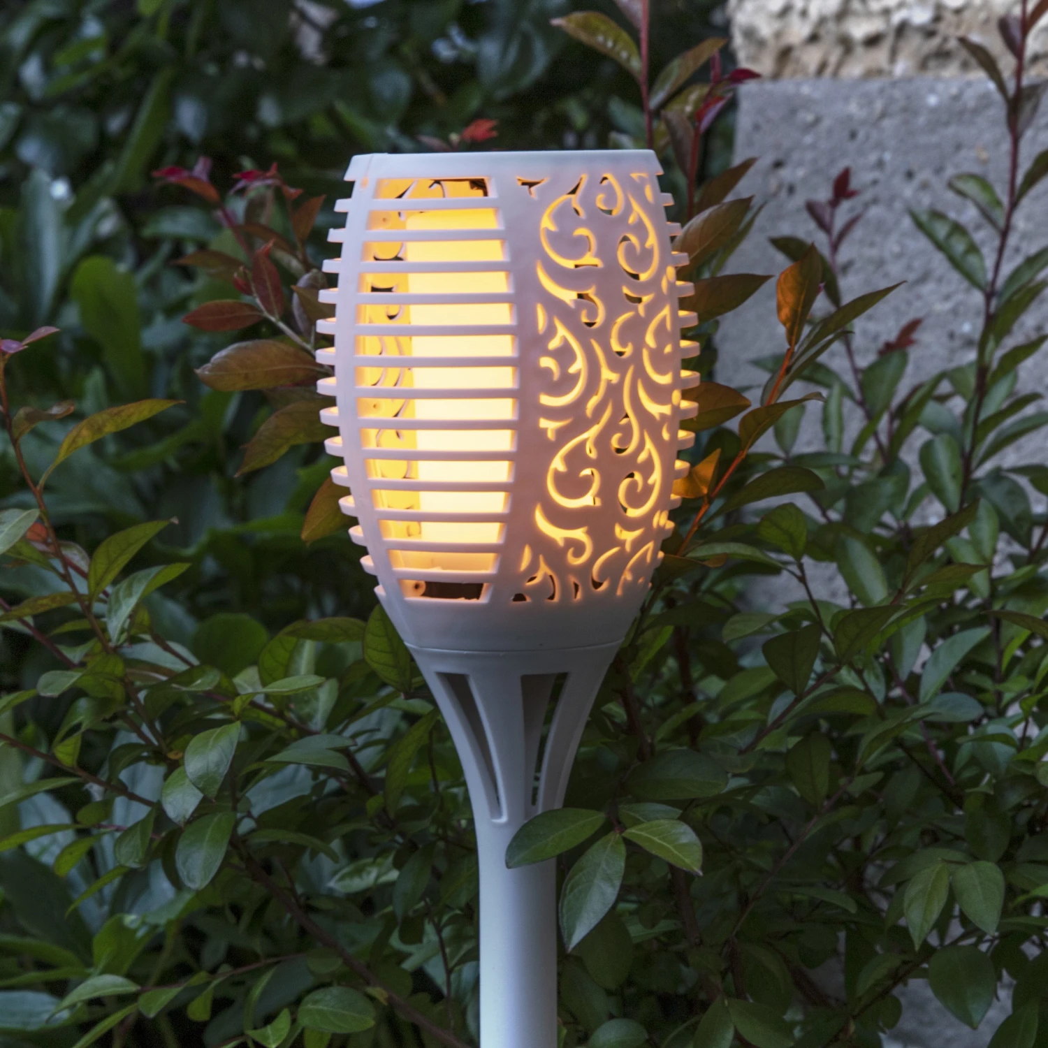 Borne de jardin solaire effet Flamme Arabesque - Blanche Borne De Jardin Solaire Effet Flamme Arabesque - Blanche -Mobilier De Jardin borne de jardin solaire effet flamme arabesque blanche 75566 1685695429