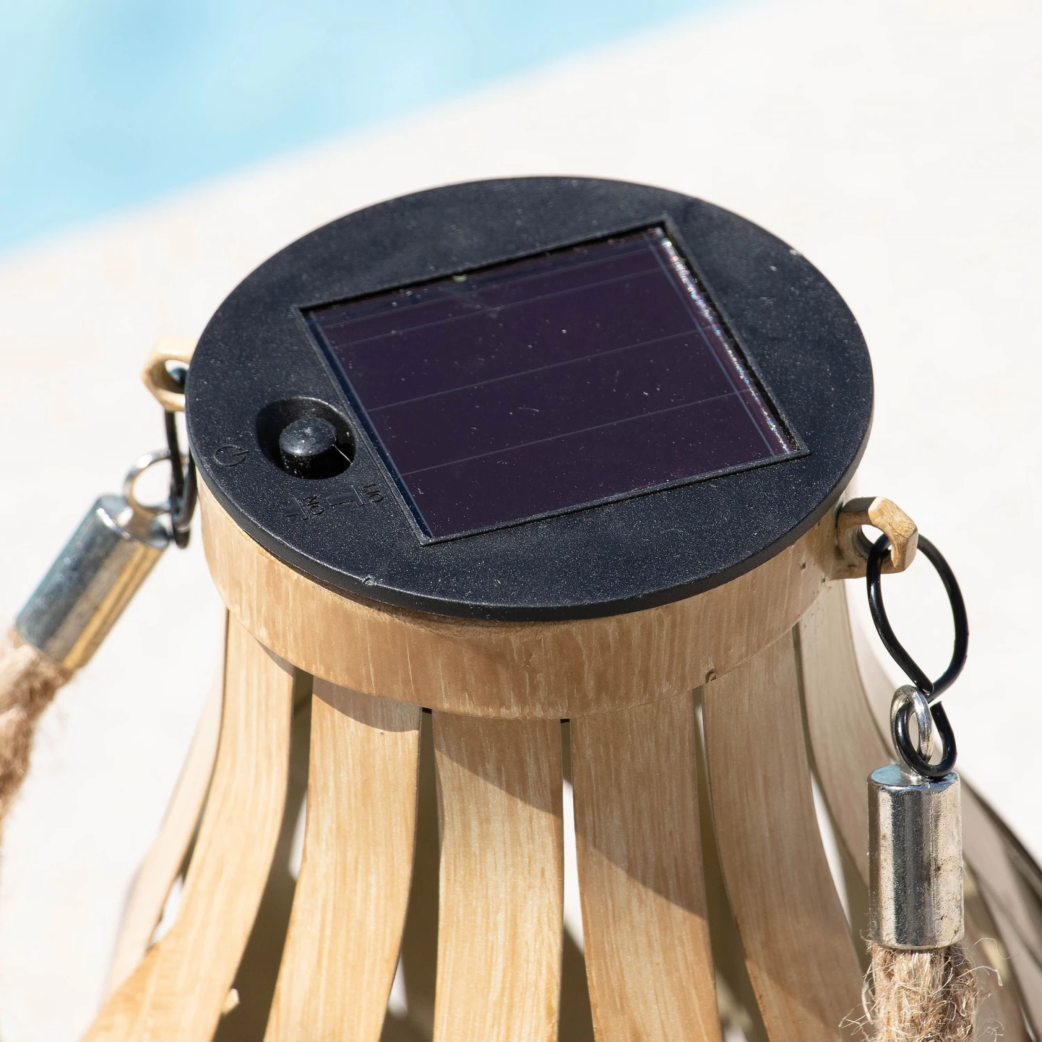 Lanterne solaire LED Ajourée effet flamme - Naturel/Blanc chaud Lanterne Solaire LED Ajourée Effet Flamme - Naturel/Blanc Chaud -Mobilier De Jardin lanterne solaire led ajour e effet flamme naturel blanc chaud 96310 1657183184