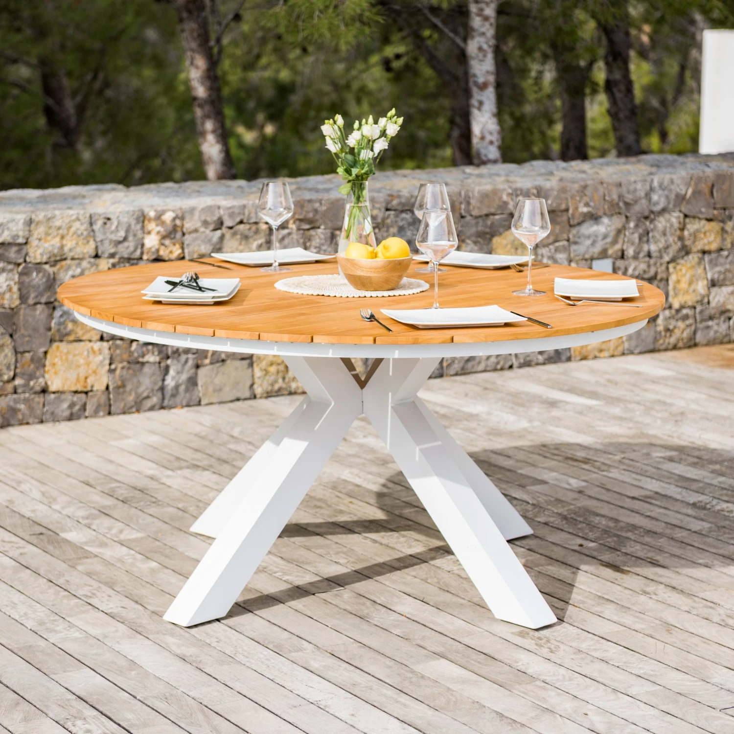 Table de jardin 8 places Aluminium/Teck Bali (D140 cm) - Blanc Table De Jardin 8 Places Aluminium/Teck Bali (D140 Cm) - Blanc -Mobilier De Jardin table ronde bali dia 140cm teck gris blanc 111455 1650540946
