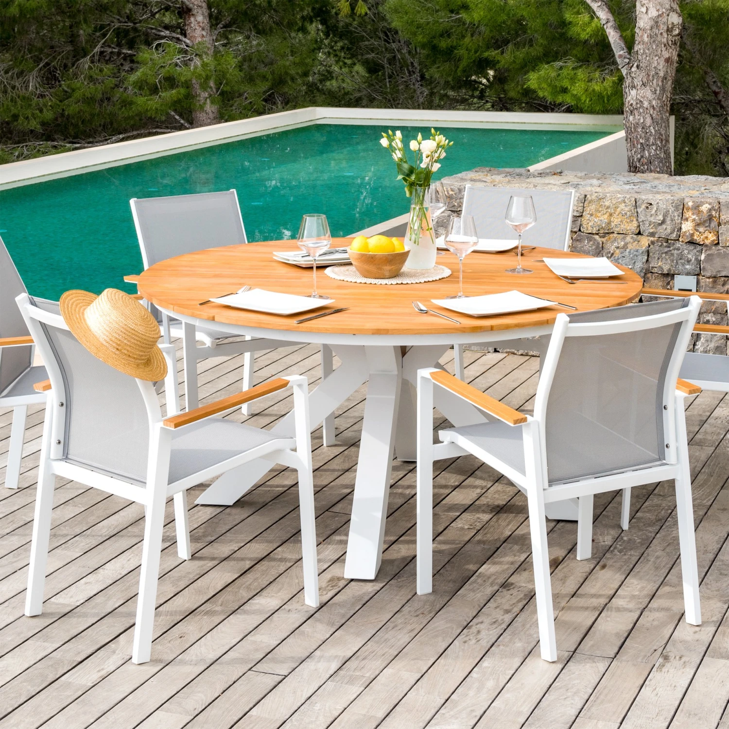 Table de jardin 8 places Aluminium/Teck Bali (D140 cm) - Blanc Table De Jardin 8 Places Aluminium/Teck Bali (D140 Cm) - Blanc -Mobilier De Jardin table ronde bali dia 140cm teck gris blanc 111455 1650541015