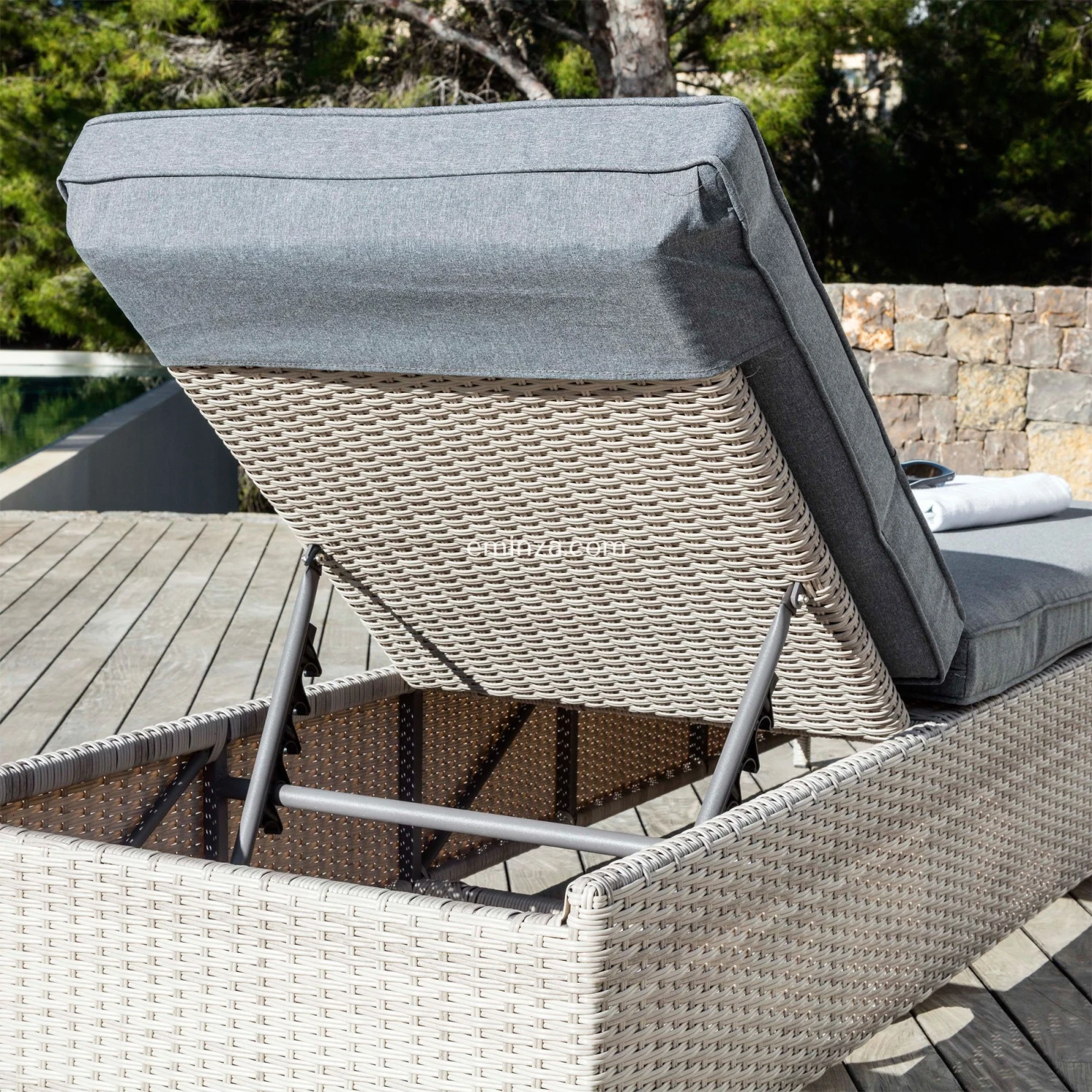 Transat résine tressée Tivoli - Gris clair / Gris foncé Transat Résine Tressée Tivoli - Gris Clair / Gris Foncé -Mobilier De Jardin transat tivoli gris 68553 1 1582704035